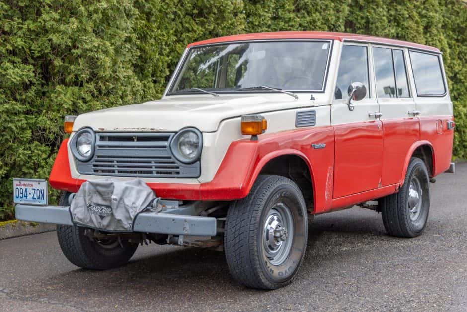 1976 Toyota Land Cruiser FJ55 sold for $9,420