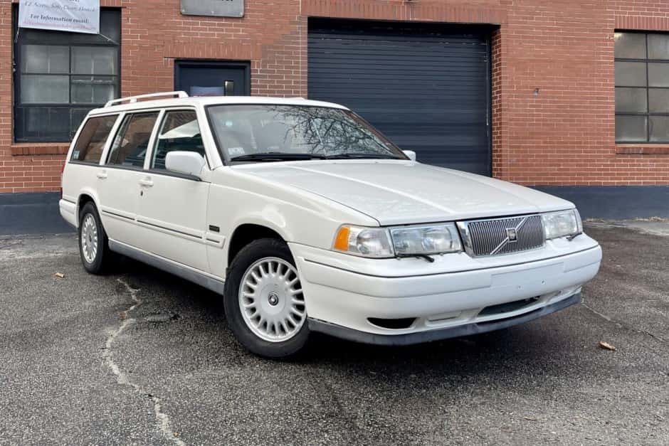 1996 Volvo 900-Series sold for $3,030