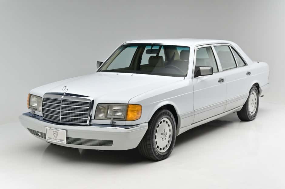 1991 Mercedes-Benz W126 S-Class sold for $36,500