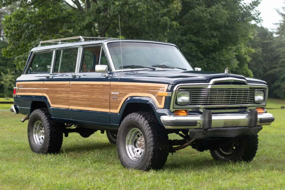 1982 Jeep SJ Wagoneer sold for $17,000