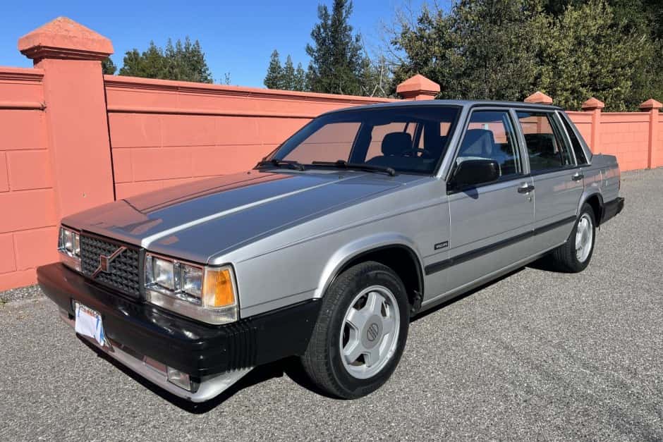 1987 Volvo 700-Series sold for $8,200