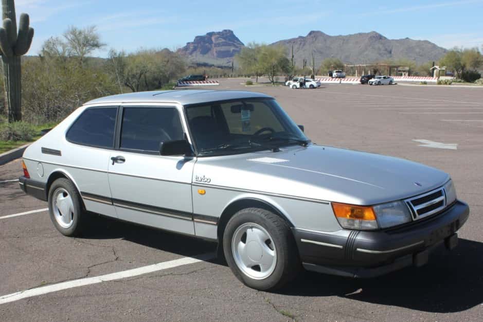 1989 Saab 900 sold for $13,500