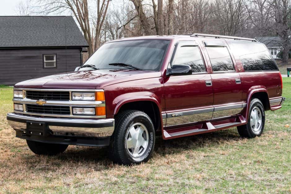1998 Chevrolet Suburban (GMT400 1992-1999) sold for $21,000