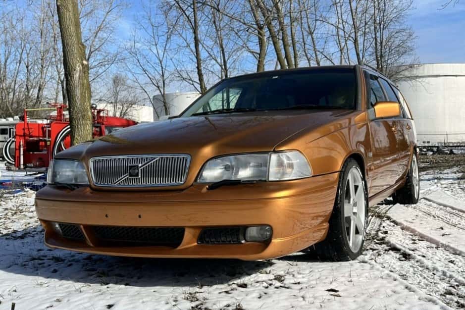 1998 Volvo V70R sold for $12,000