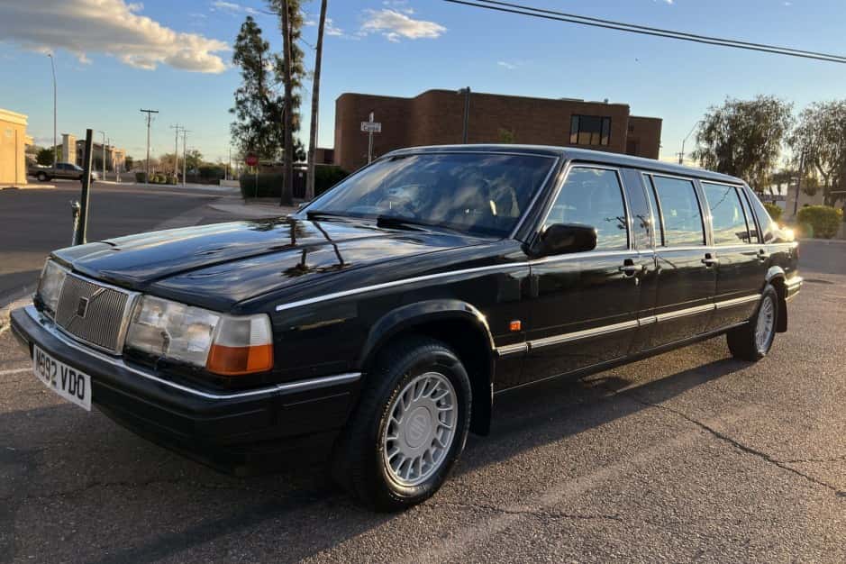 1994 Volvo 900-Series sold for $6,600