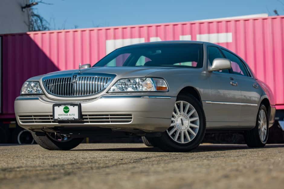 2004 Lincoln Town Car sold for $40,250