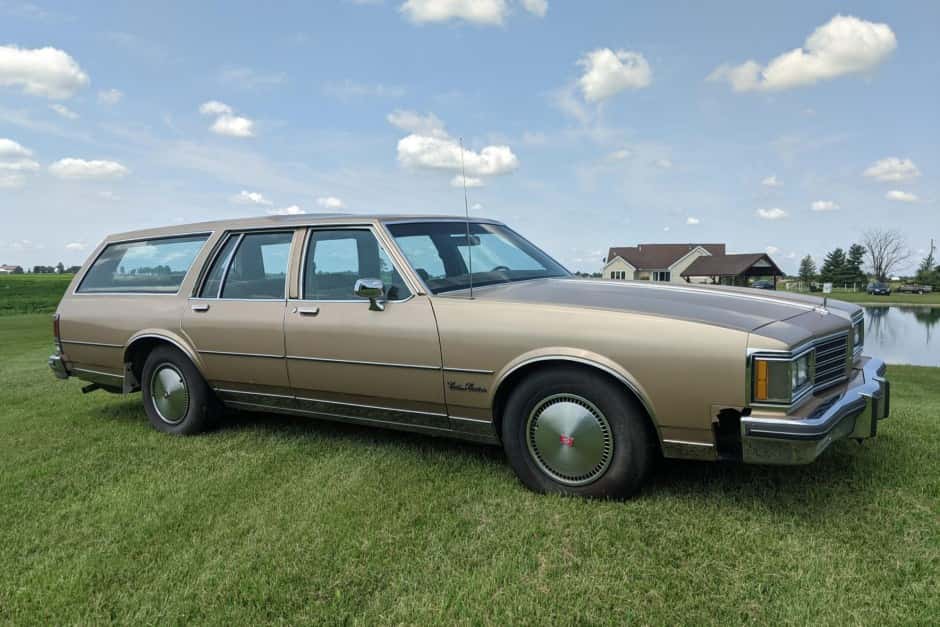 1985 Oldsmobile Custom Cruiser sold for $6,000