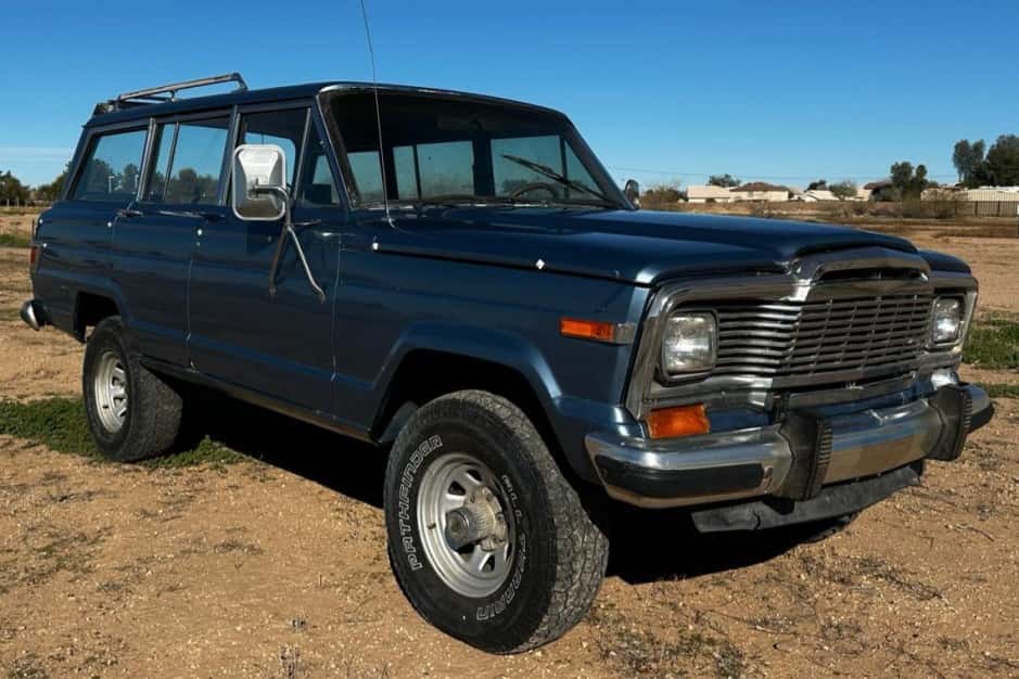 1982 Jeep SJ Wagoneer sold for $7,900