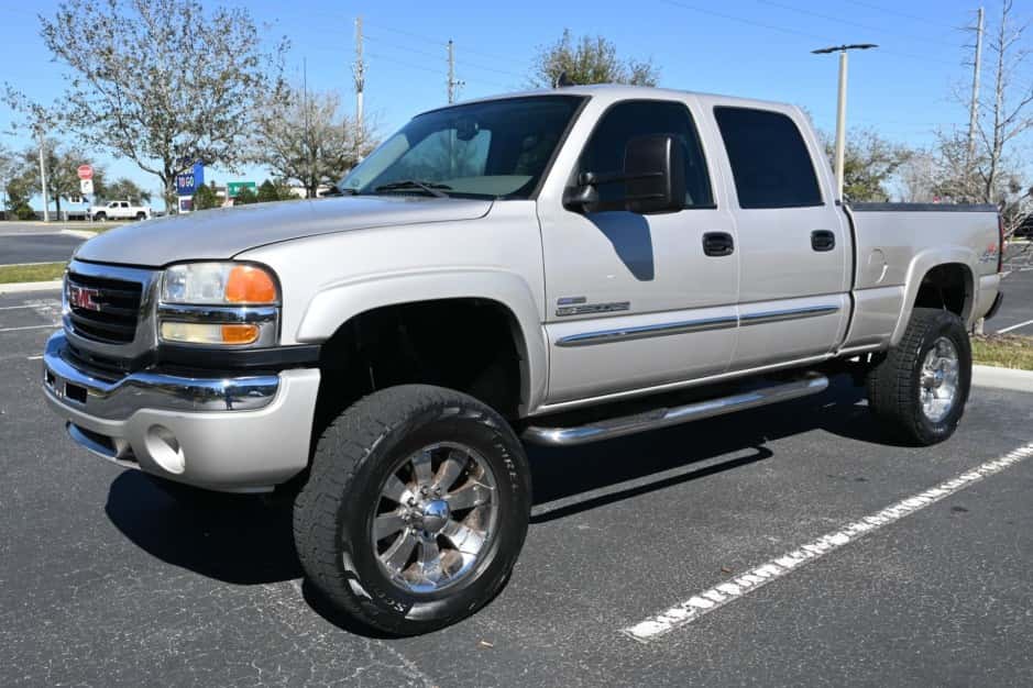 2007 GMC Sierra HD (GMT800 2000-2007) sold for $32,000