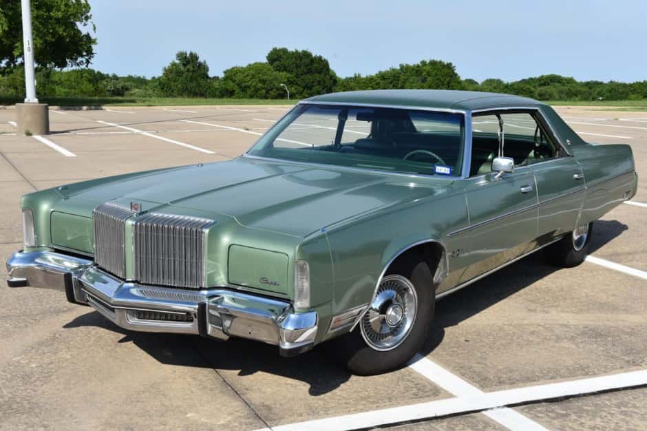 1977 Chrysler New Yorker sold for $12,250