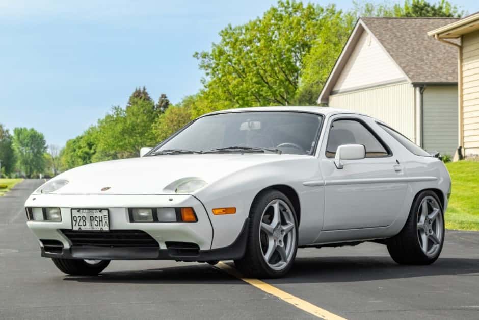 1984 Porsche 928 sold for $22,928