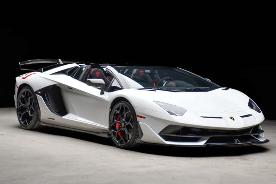 2020 Lamborghini Aventador sold for $725,000