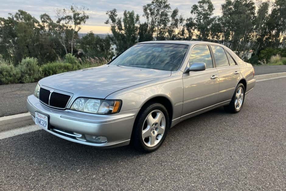 1999 Infiniti  sold for $8,100