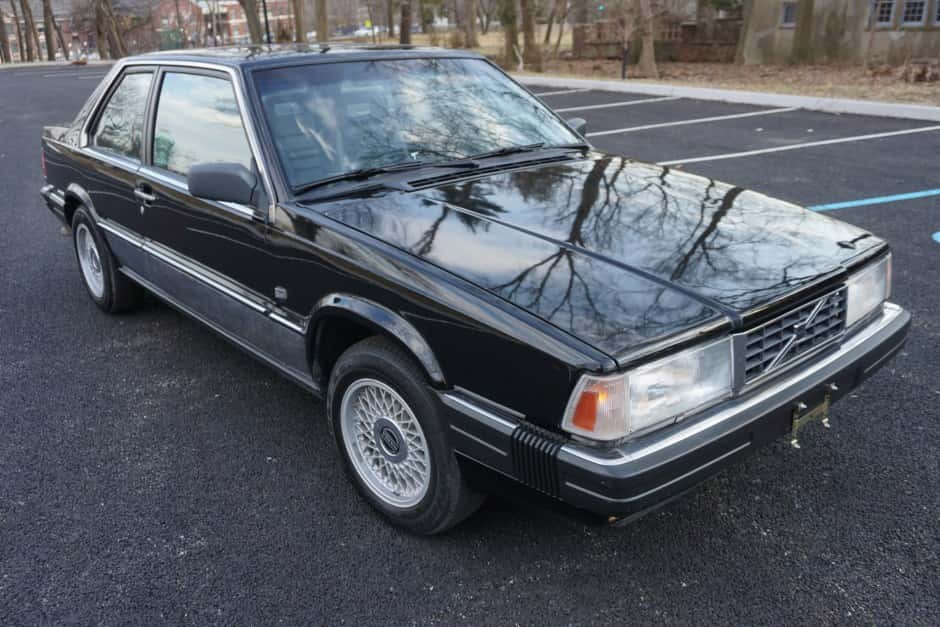 1990 Volvo 700-Series sold for $8,600