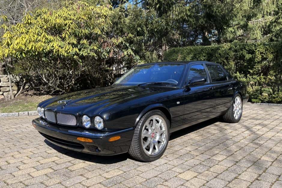 2002 Jaguar X308 XJ (1998-2003) sold for $31,000