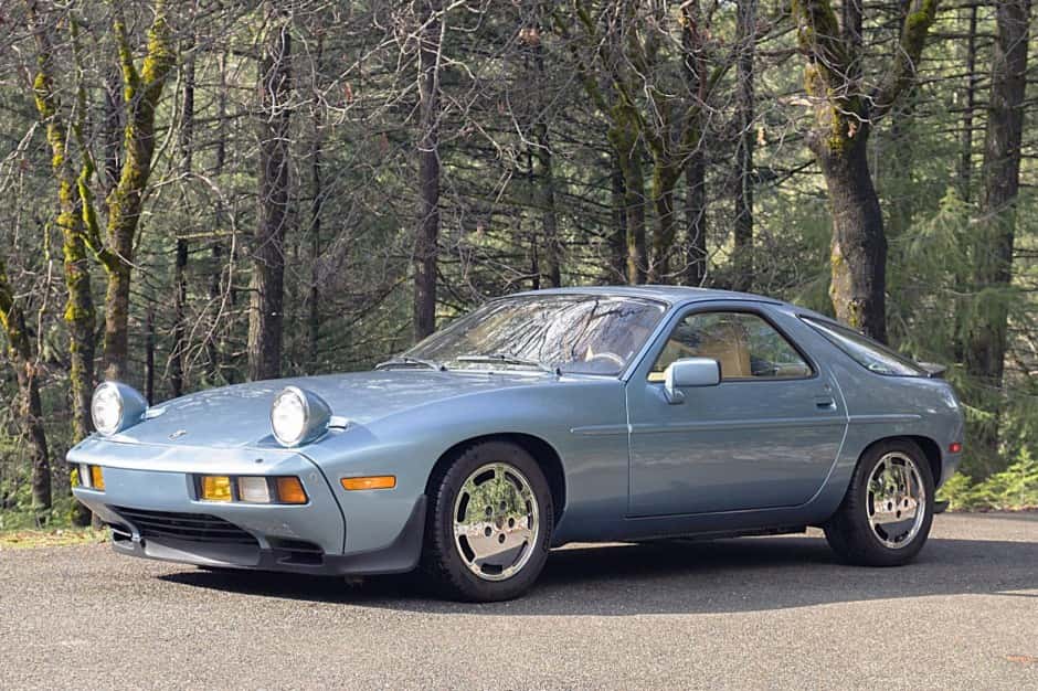 1986 Porsche 928 sold for $12,750