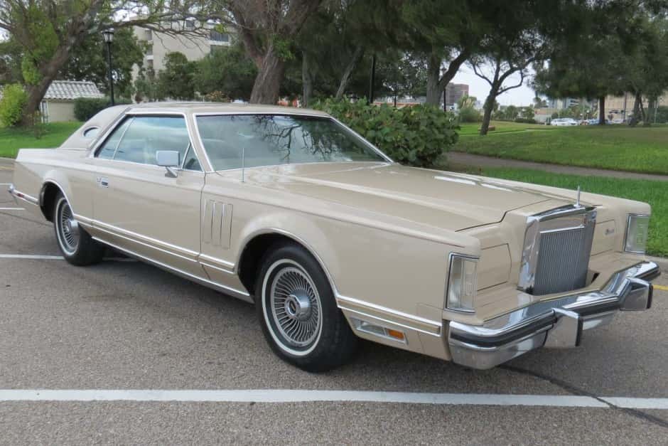 1978 Lincoln Continental Mark V (1977-1979) sold for $10,250