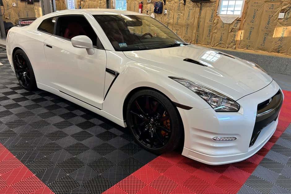 2014 Nissan GT-R R35 sold for $74,500