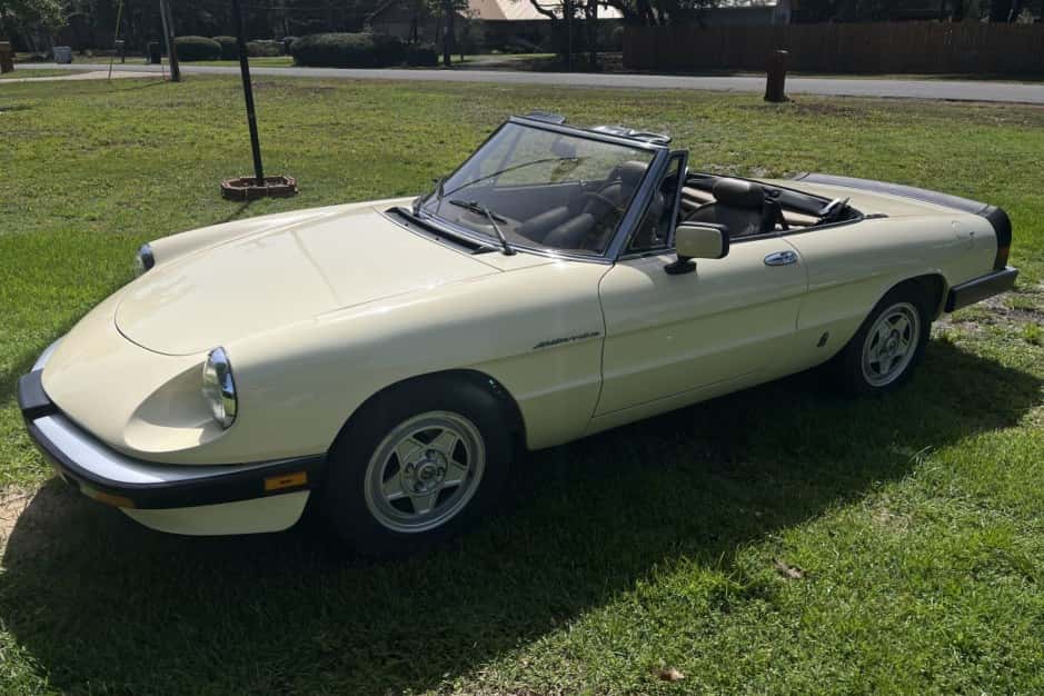 1984 Alfa Romeo 105/115 Spider Series 3 sold for $8,700