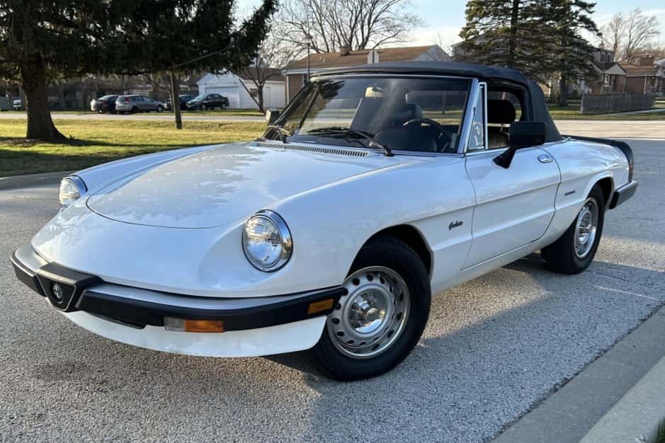 1986 Alfa Romeo 105/115 Spider Series 3 sold for $15,500
