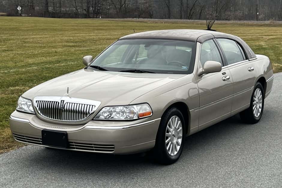 2004 Lincoln Town Car sold for $12,500