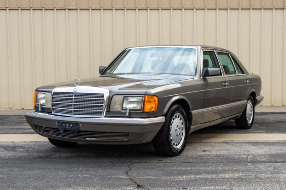 1991 Mercedes-Benz W126 S-Class sold for $8,250