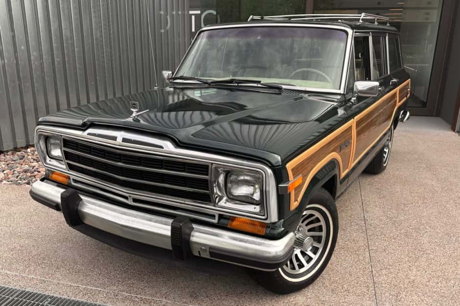 1991 Jeep SJ Grand Wagoneer sold for $29,750