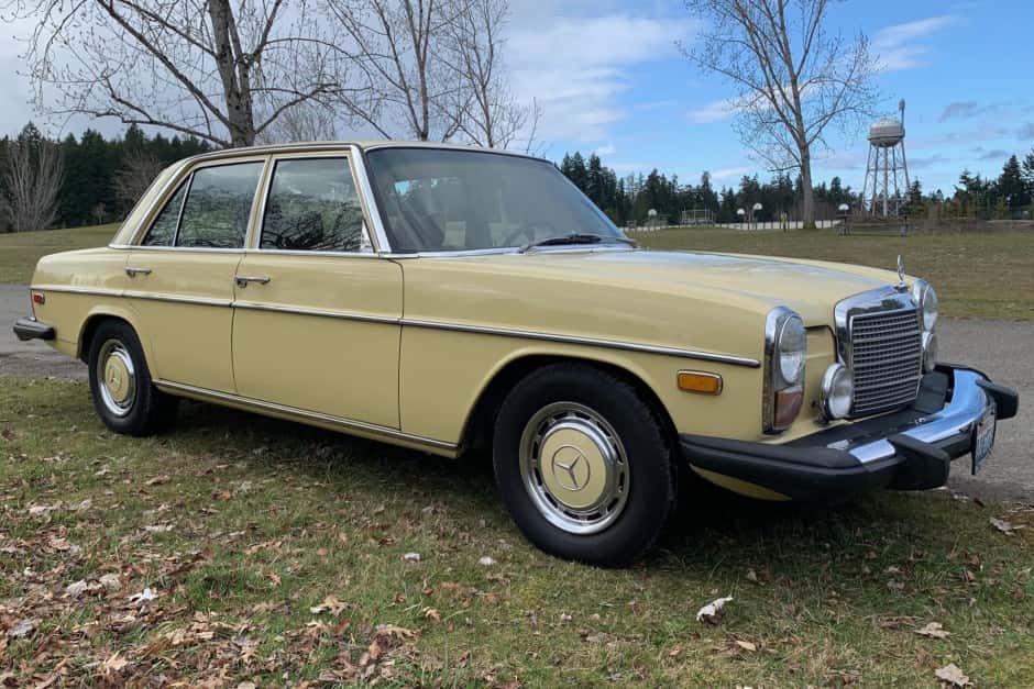 1975 Mercedes-Benz W114 & W115 sold for $6,500