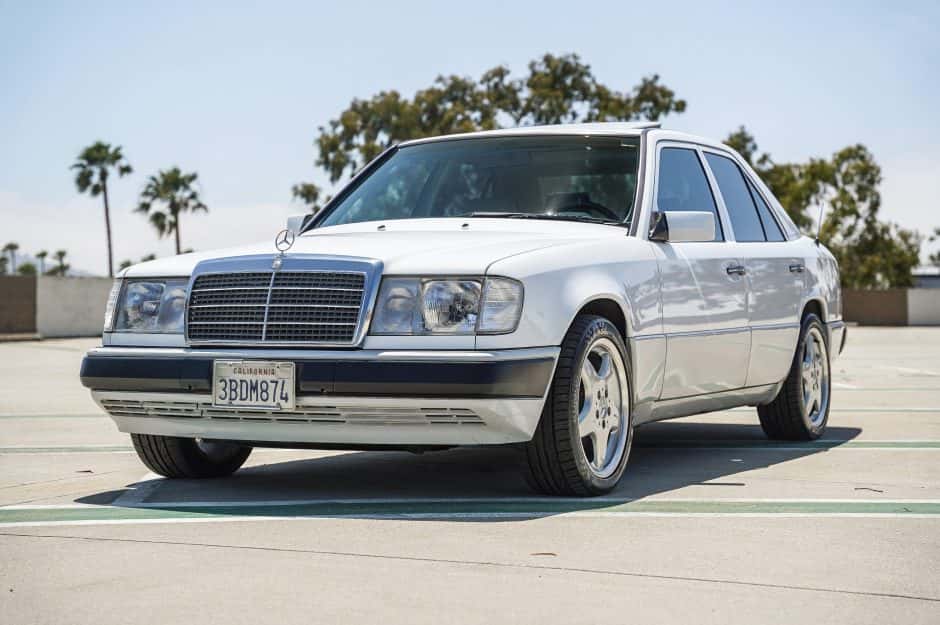 1992 Mercedes-Benz W124 E-Class sold for $7,800