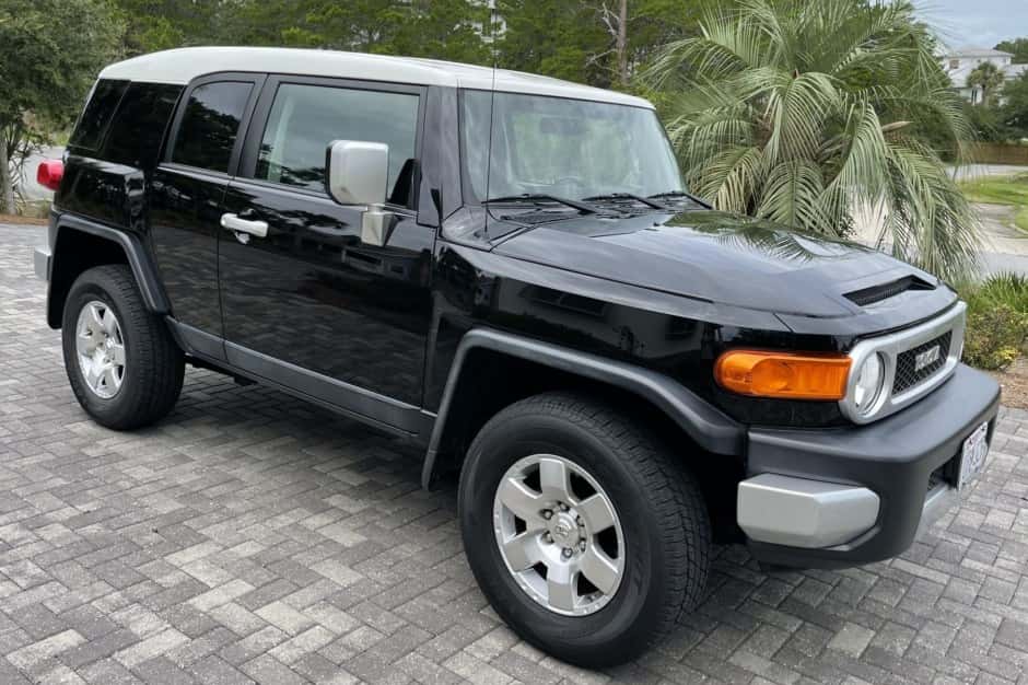 2009 Toyota FJ Cruiser sold for $27,127