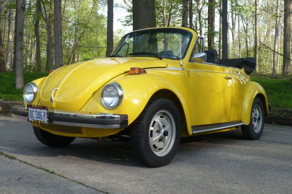 1975 Volkswagen Super Beetle sold for $12,400
