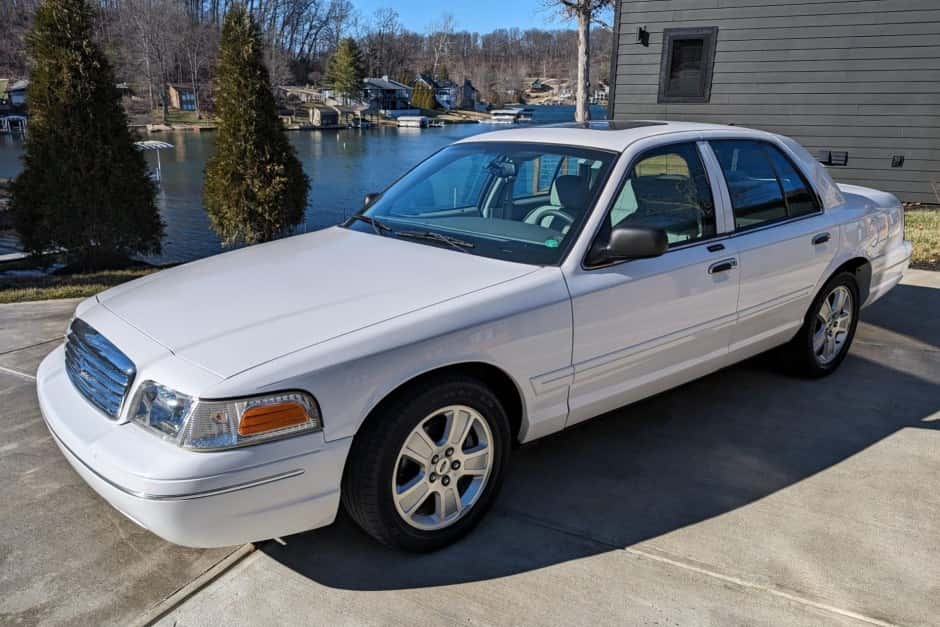 2005 Ford Crown Victoria sold for $16,250