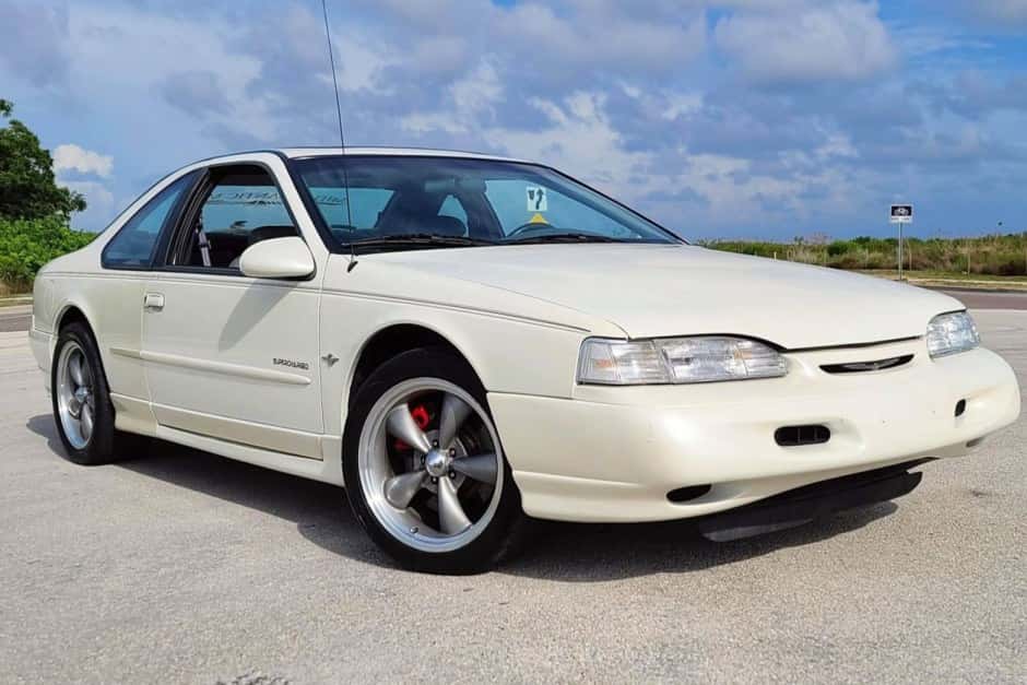 1995 Ford Thunderbird (1989-1997) sold for $15,250