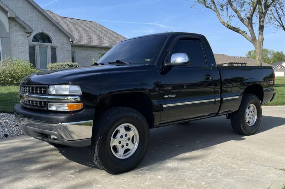 2001 Chevrolet Silverado GMT800 (1999-2007) sold for $25,000