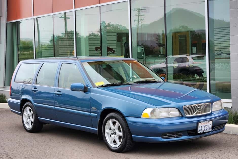 1998 Volvo V70 sold for $9,600