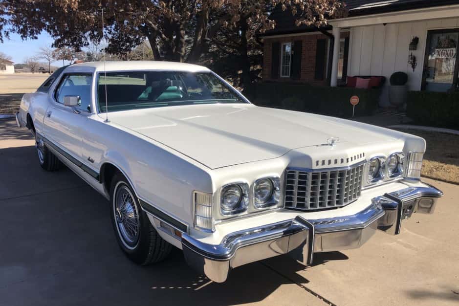 1976 Ford Thunderbird (1972-1976) sold for $9,600