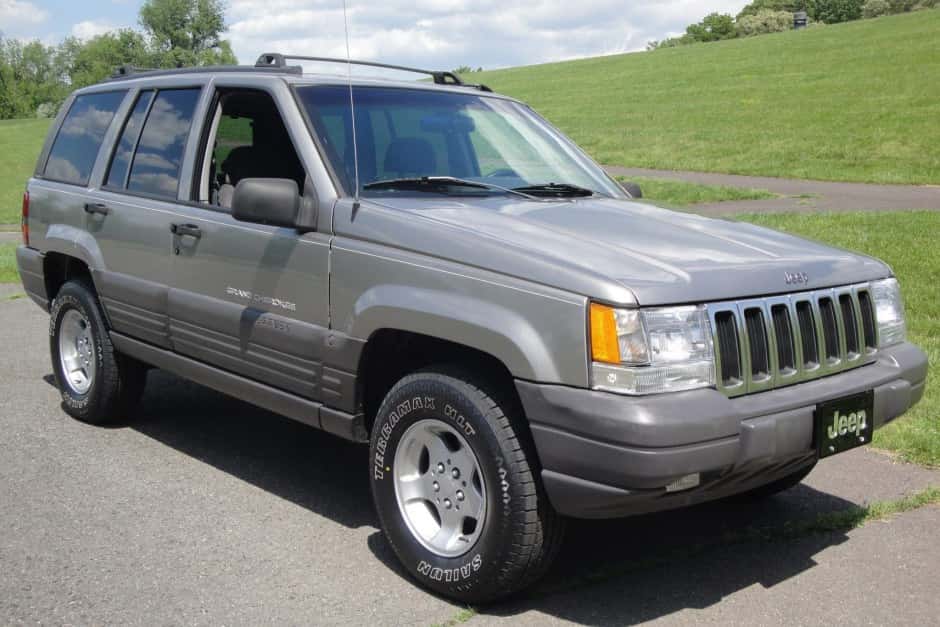 1998 Jeep ZJ Grand Cherokee sold for $9,650