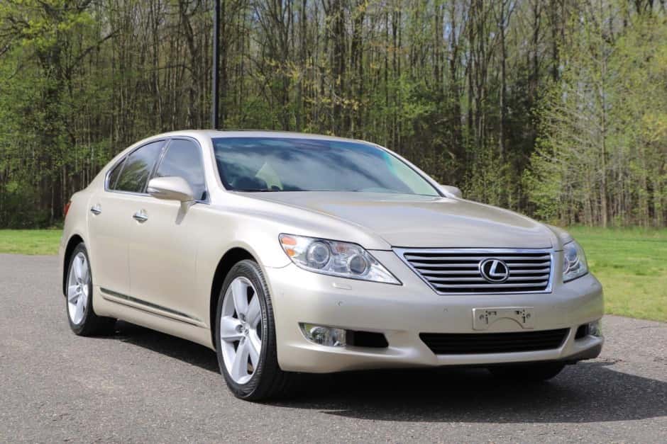 2011 Lexus LS Sedan sold for $23,700