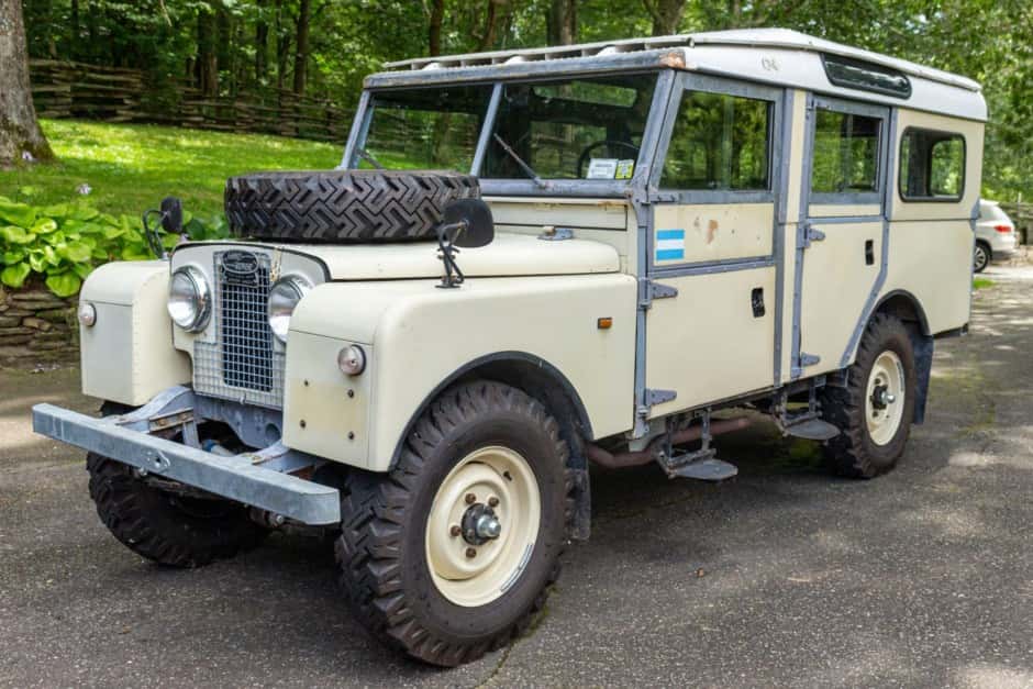 1958 Land Rover Series 109 sold for $31,000