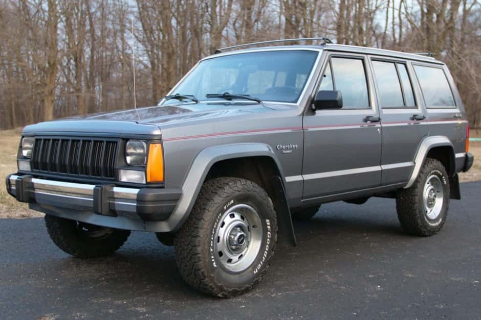 1990 Jeep XJ Cherokee sold for $8,000