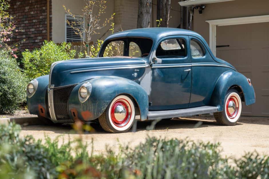 1940 Ford Standard, Deluxe, & Super Deluxe sold for $19,000