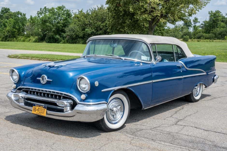 1955 Oldsmobile 88 sold for $25,250