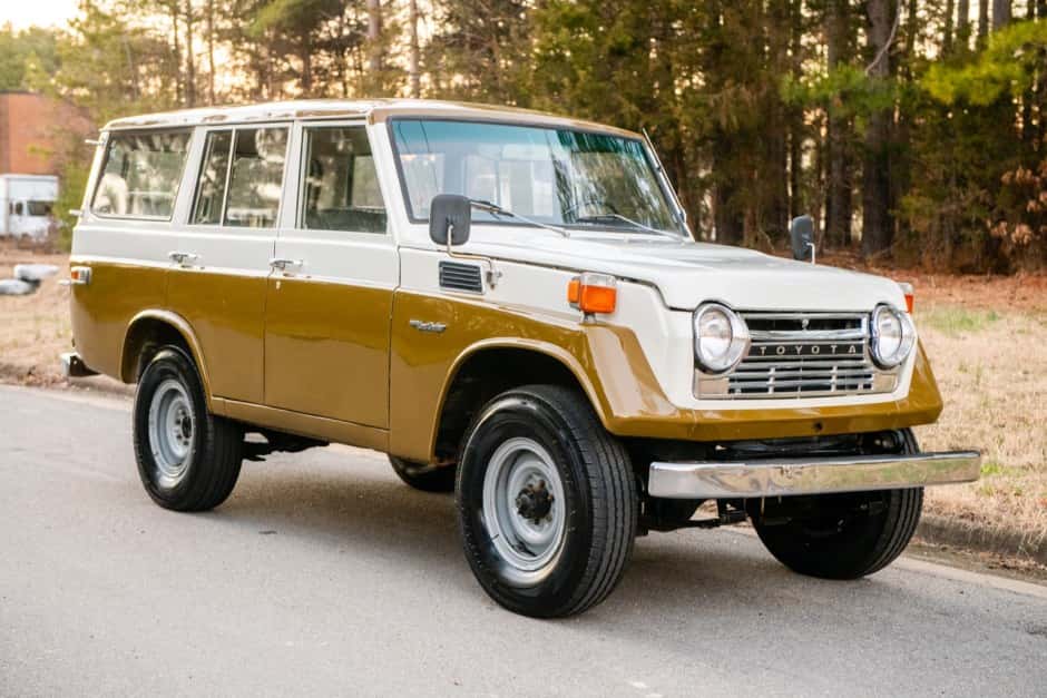 1977 Toyota Land Cruiser FJ55 sold for $24,001