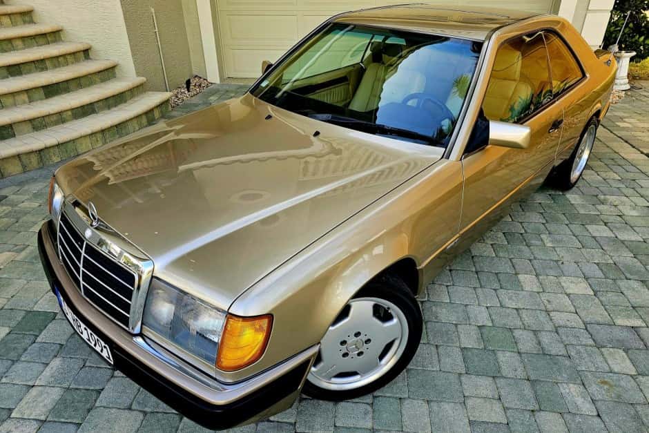 1993 Mercedes-Benz W124 E-Class sold for $8,250
