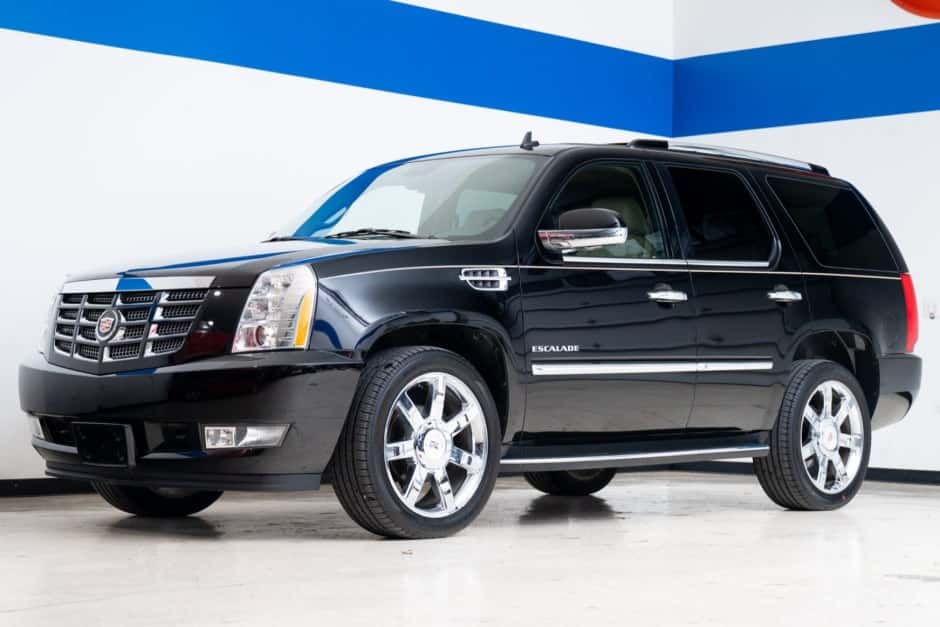 2010 Cadillac Escalade & EXT GMT900 (2007-2014) sold for $34,250