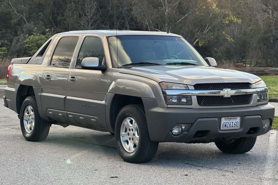 2002 Chevrolet Avalanche sold for $13,250