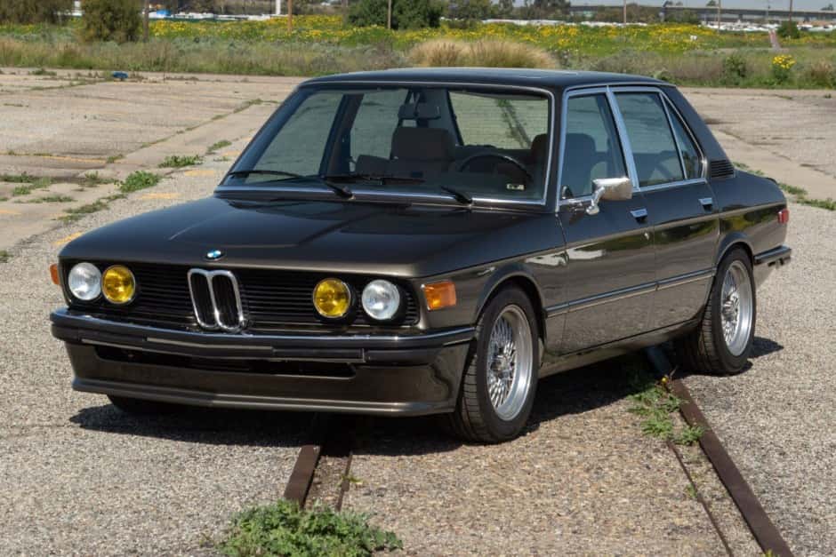 1975 BMW E12 5-Series sold for $37,000