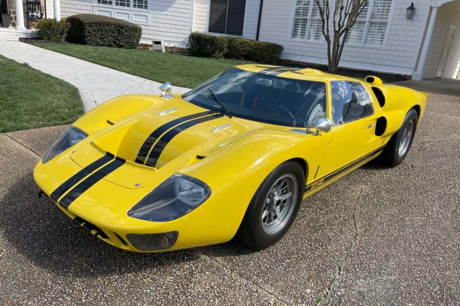 0 Ford GT40 Replica sold for $160,000