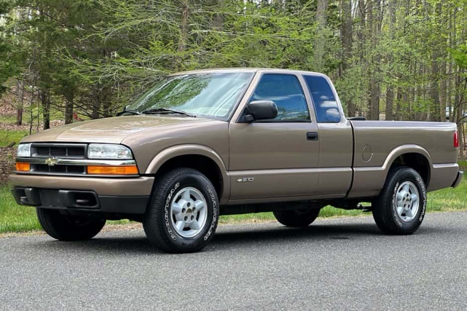 2002 Chevrolet S-10 (1994-2004) sold for $20,500