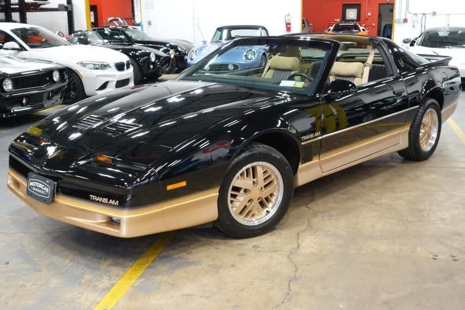 1986 Pontiac Firebird (1982-1992) sold for $19,000